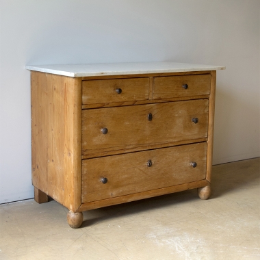English Pine Chest Of Drawers
