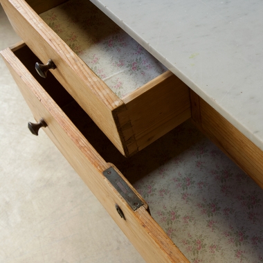 English Pine Chest Of Drawers