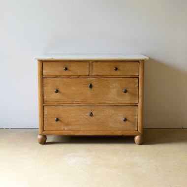English Pine Chest Of Drawers