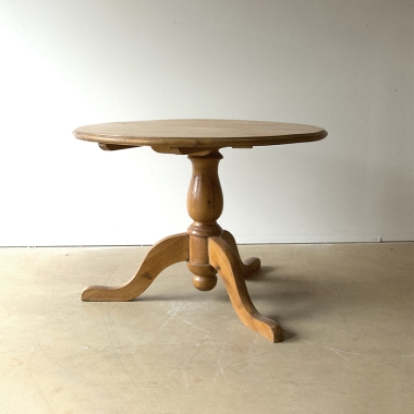 Early 20th Century Irish Round Pine Table